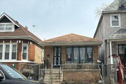 Pre-foreclosure in  S Bell Ave Chicago, IL 60636
