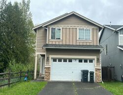 Pre-foreclosure in  9th Avenue Ct E Tacoma, WA 98445