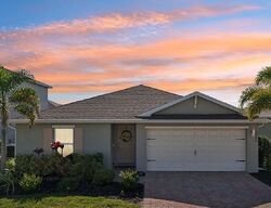 Pre-foreclosure in  Acapulco Cir Cape Coral, FL 33909