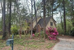 Pre-foreclosure in  Willow Creek Dr Woodstock, GA 30188