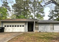 Pre-foreclosure in  Creekstone Ct Riverdale, GA 30274