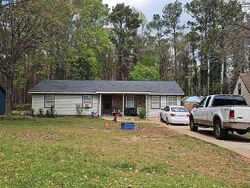 Pre-foreclosure in  Bent Creek Dr Rex, GA 30273