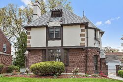 Pre-foreclosure in  Coolidge Rd Elizabeth, NJ 07208