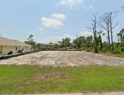 Pre-foreclosure in  Bantry Bay Blvd Englewood, FL 34224