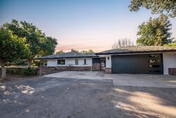 Pre-foreclosure in  E Hampton Way Fresno, CA 93704
