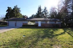 Pre-foreclosure in  W Mellen St Centralia, WA 98531