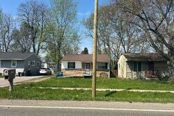 Pre-foreclosure in  Parsons Ave Columbus, OH 43207