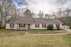 Pre-foreclosure in  Michelle Dr Mcdonough, GA 30252