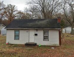 Pre-foreclosure in  N Vine St Du Quoin, IL 62832