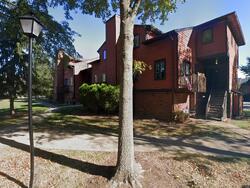 Pre-foreclosure in  Village Cmns Flemington, NJ 08822
