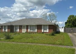 Pre-foreclosure in  Banbury Ct Baton Rouge, LA 70811