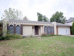 Pre-foreclosure in  E 48TH ST Tulsa, OK 74145