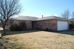 Pre-foreclosure in  Jefferson Ave NE Piedmont, OK 73078