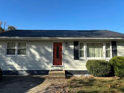 Pre-foreclosure in  Blevins St Ashland, KY 41102