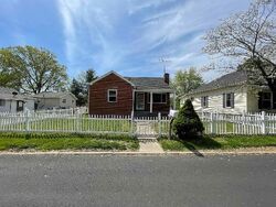 Pre-foreclosure in  Gartrell St Ashland, KY 41101