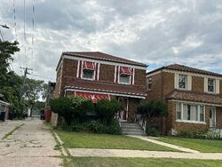 Pre-foreclosure in  S Kingston Ave Chicago, IL 60617