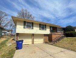 Pre-foreclosure in  Ne 68th Ter Kansas City, MO 64119