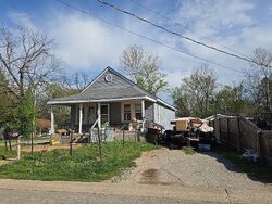 Pre-foreclosure in  Miller St Lebanon, MO 65536