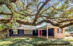 Pre-foreclosure in  Upham Pl Mobile, AL 36607