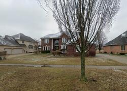 Pre-foreclosure in  Milonas Dr Utica, MI 48315