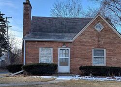 Pre-foreclosure in  Woodland Pl Brookfield, WI 53005
