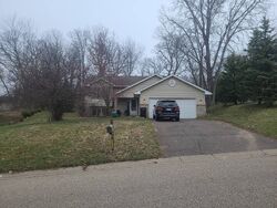 Pre-foreclosure in  Hillwood Dr E Saint Paul, MN 55119