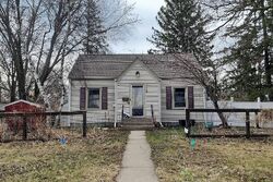 Pre-foreclosure in  2nd Ave E Shakopee, MN 55379