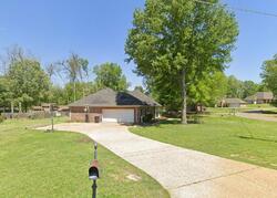 Pre-foreclosure in  Hunters Crest Cir Vicksburg, MS 39183