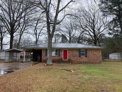 Pre-foreclosure in  Mcwhirter St Amory, MS 38821