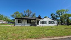  W Dunn St, Monett MO