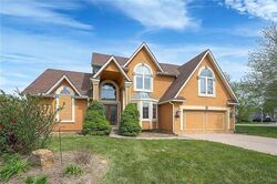 Pre-foreclosure in  N Kensington Ct Kansas City, MO 64119