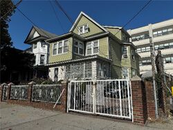 Pre-foreclosure in  89th Ave Richmond Hill, NY 11418