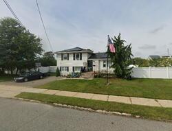 Pre-foreclosure in  Pease Ln West Islip, NY 11795