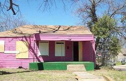 Pre-foreclosure in  MARSHALL DR Dallas, TX 75210