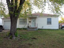 Pre-foreclosure in  W Wallace Dr Enid, OK 73703
