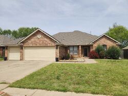 Pre-foreclosure in  Quail Springs Dr Norman, OK 73072