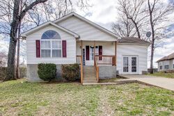 Pre-foreclosure in  Lake Forest Dr La Vergne, TN 37086