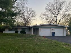 Pre-foreclosure in  Montauk Dr Saint Louis, MO 63146