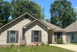 Pre-foreclosure in  Pear St Covington, LA 70433