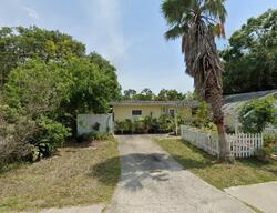 Pre-foreclosure in  Irving St Sarasota, FL 34237