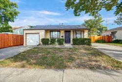 Pre-foreclosure in  Teakwood St Vallejo, CA 94591