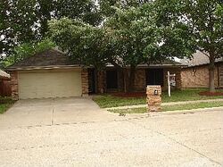 Pre-foreclosure in  Fondren Dr Arlington, TX 76001