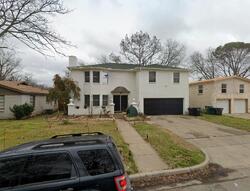 Pre-foreclosure in  Raton Dr Fort Worth, TX 76116