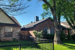  Woodleaf Dr, Dallas TX