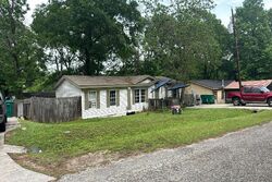 Pre-foreclosure in  Live Oak Trl Willis, TX 77318