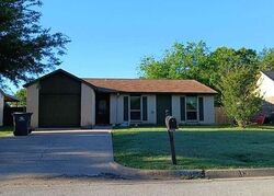 Pre-foreclosure in  Idlewood Dr Arlington, TX 76014
