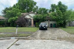 Pre-foreclosure in  Wrenwood Cir Houston, TX 77099