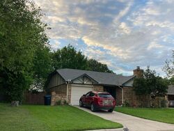 Pre-foreclosure in  Sunnybank Dr Fort Worth, TX 76137