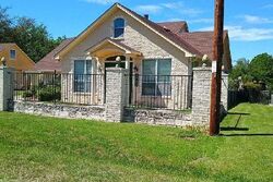 Pre-foreclosure in  Dakota Trl Granbury, TX 76048
