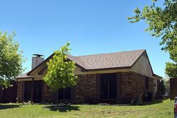 Pre-foreclosure in  Oak Run Dr Duncanville, TX 75137